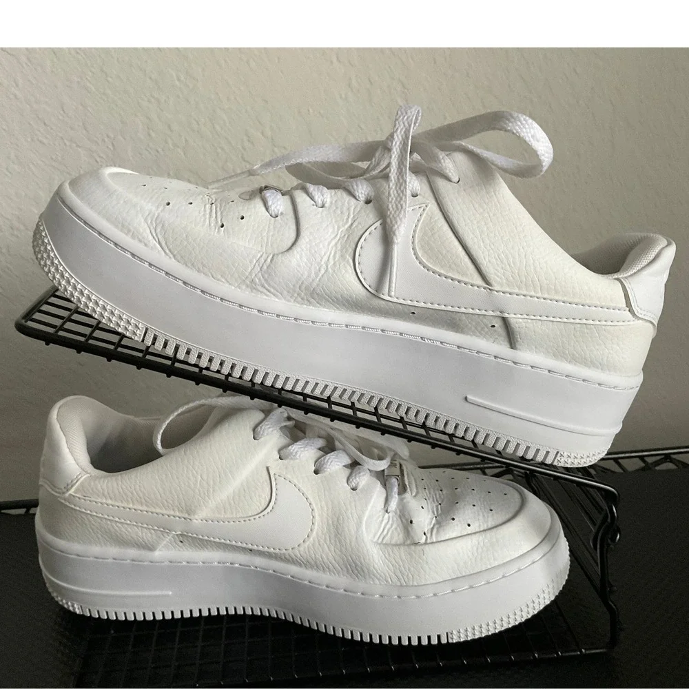 Nike Air Force 1 Sage Low Triple White Women 9.5 Platform Sneakers AR5339-100